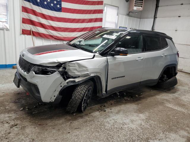  Salvage Jeep Compass