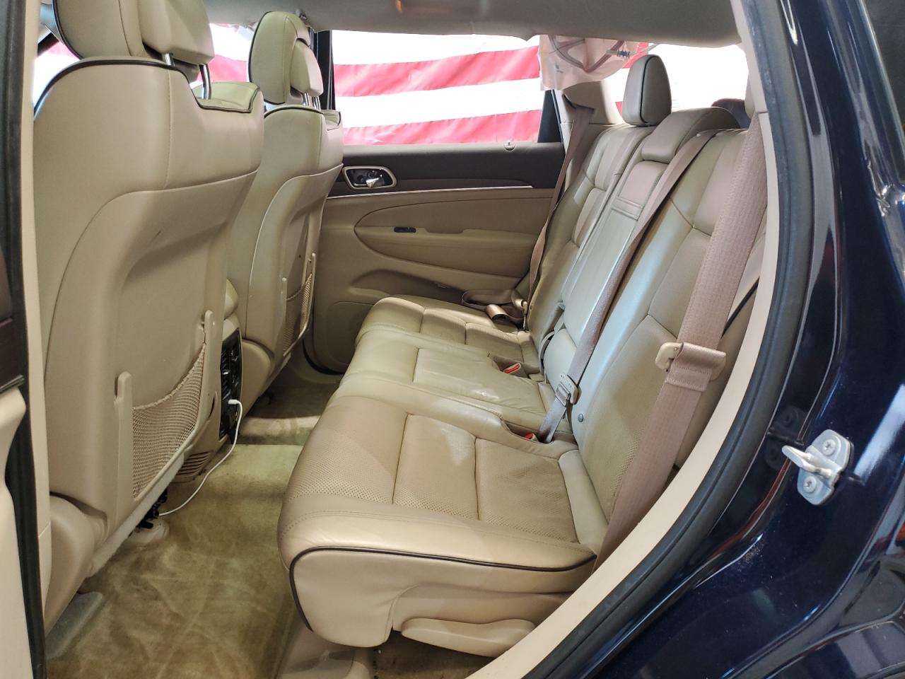 Jeep Grand Cherokee Overland Image 2