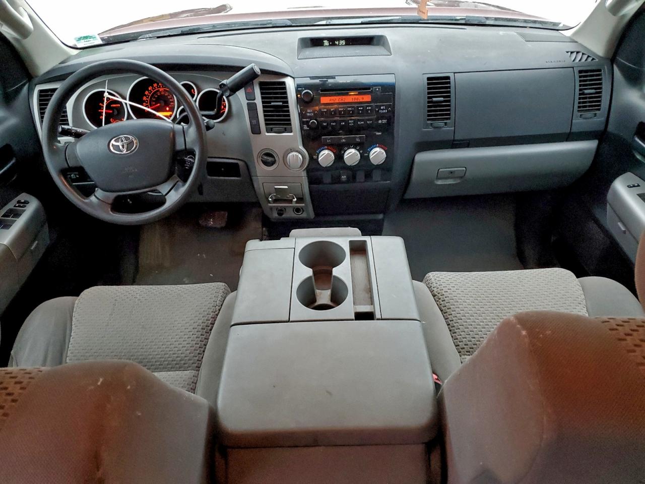 Toyota Tundra Double Cab Image 3
