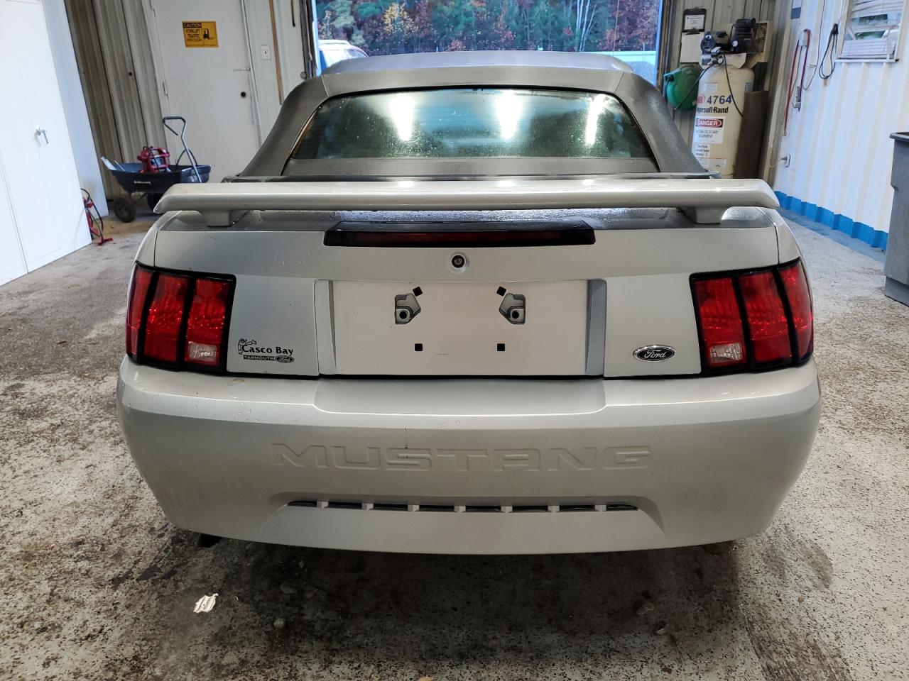 Ford Mustang Image 8