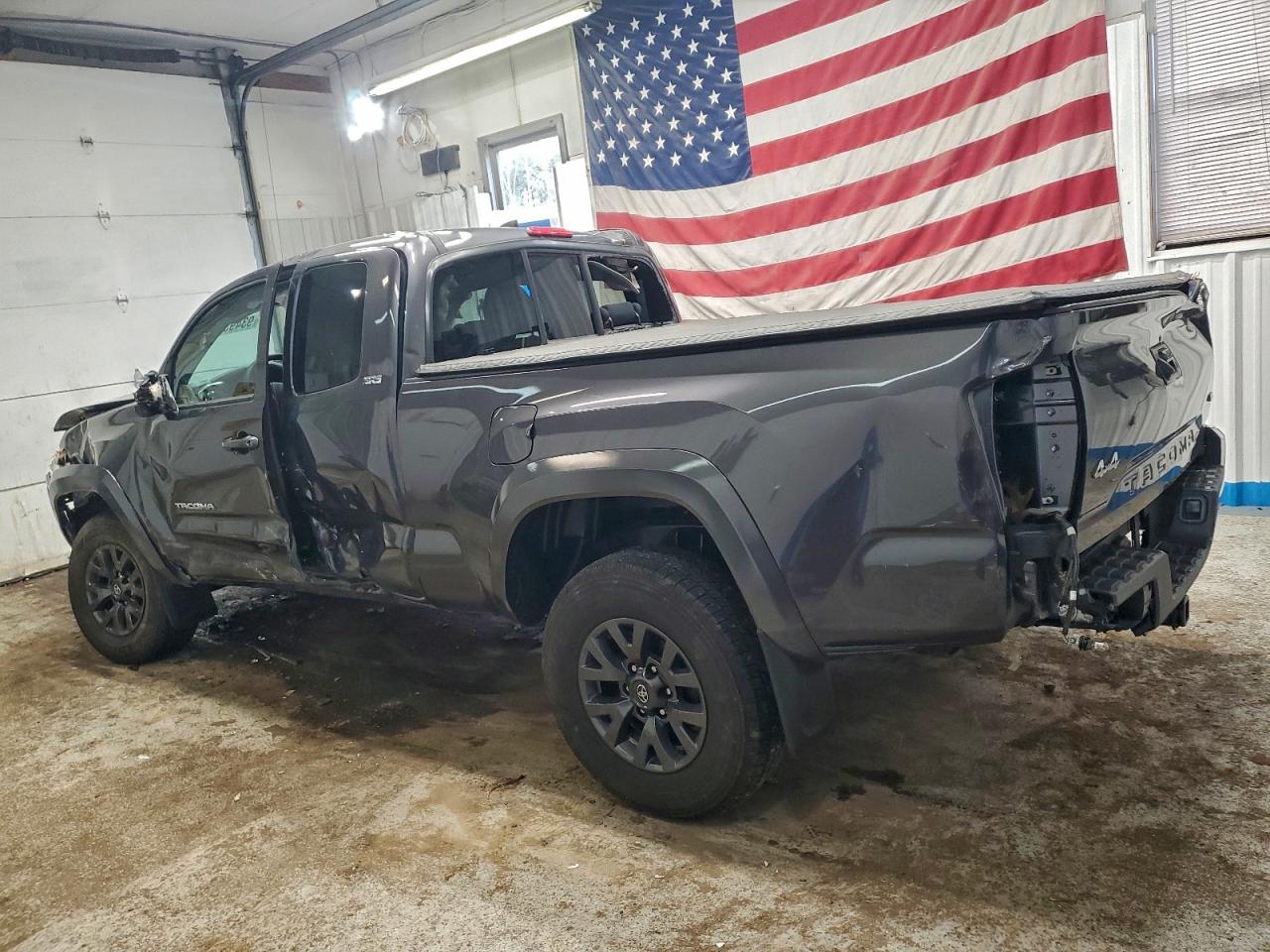 Toyota Tacoma Access Cab Image 2