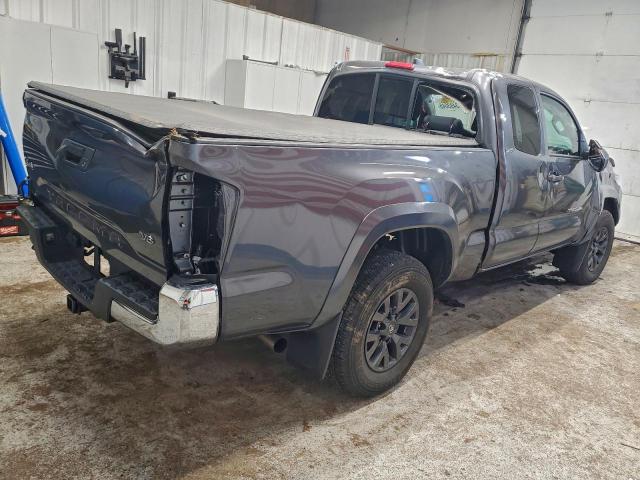 Toyota Tacoma Access Cab Image 3