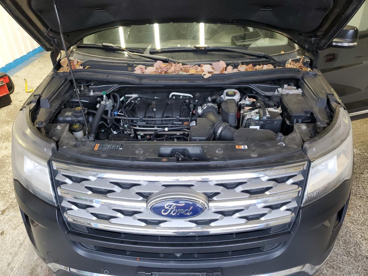 Ford Explorer Limited Image 9