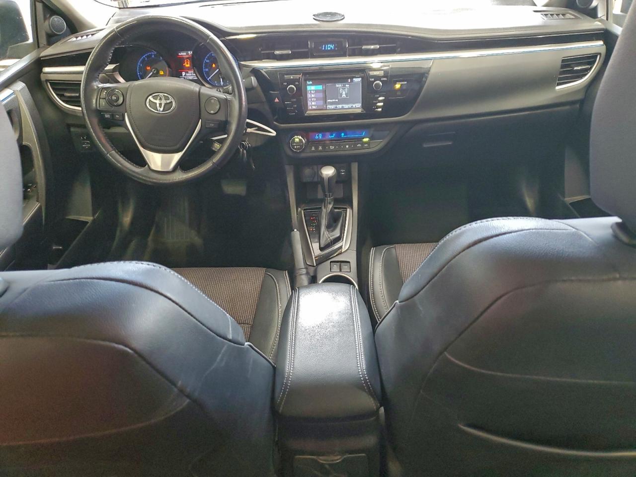 Toyota Corolla L Image 3