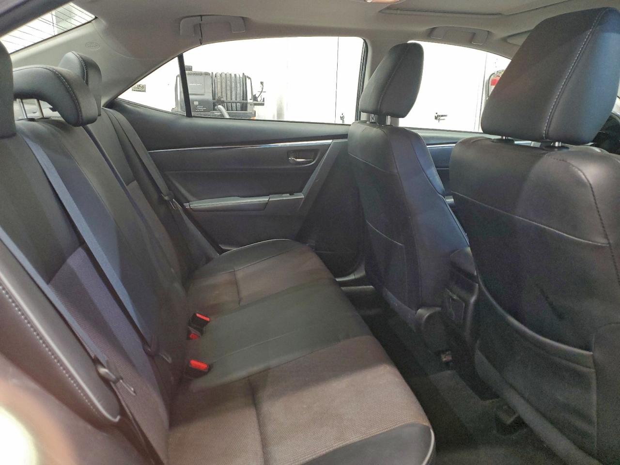 Toyota Corolla L Image 10