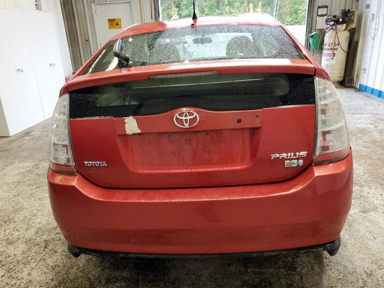 Toyota Prius Image 11