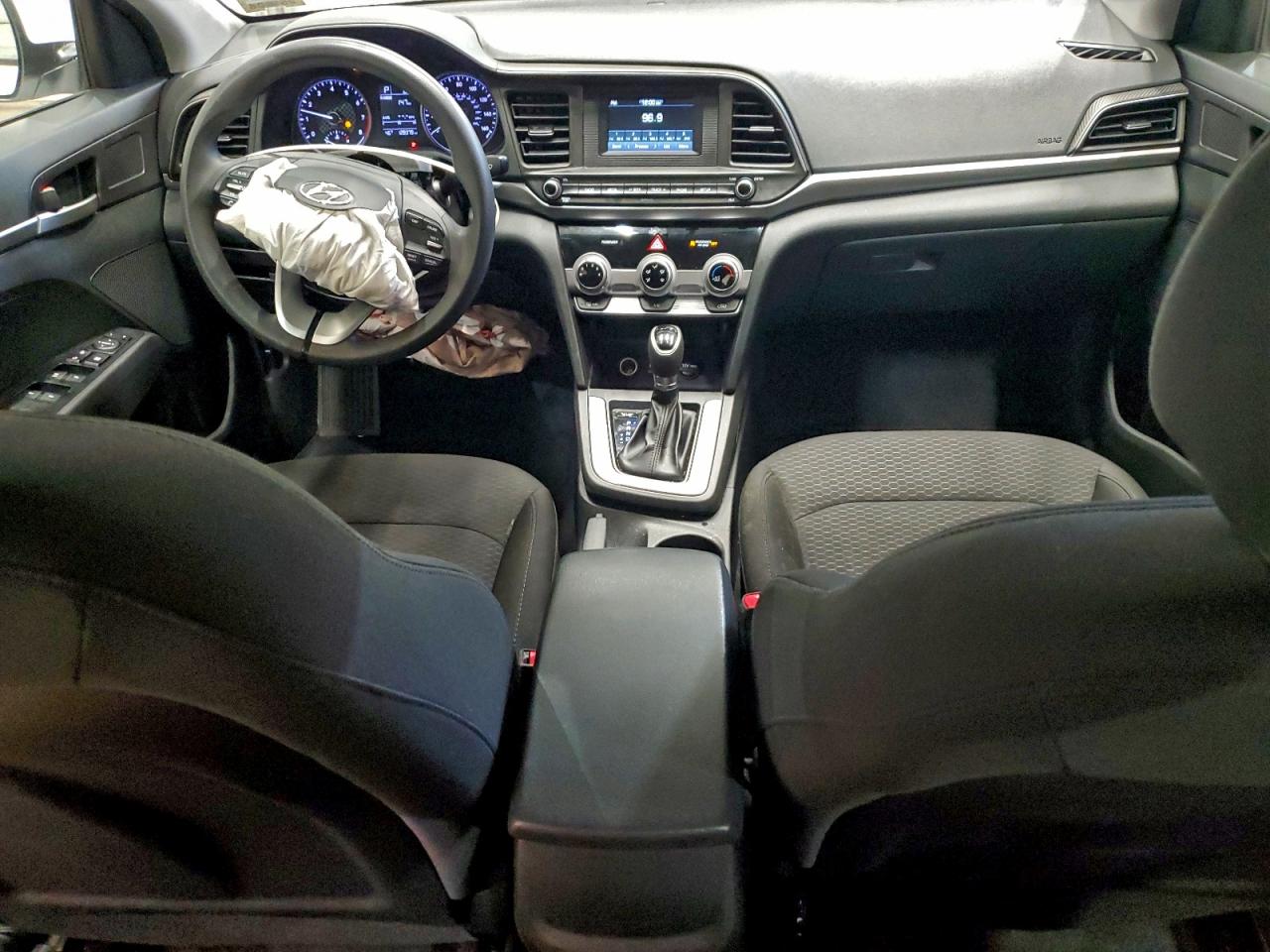 Hyundai ELANTRA Se Image 2