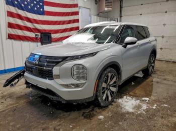  Salvage Mitsubishi Outlander