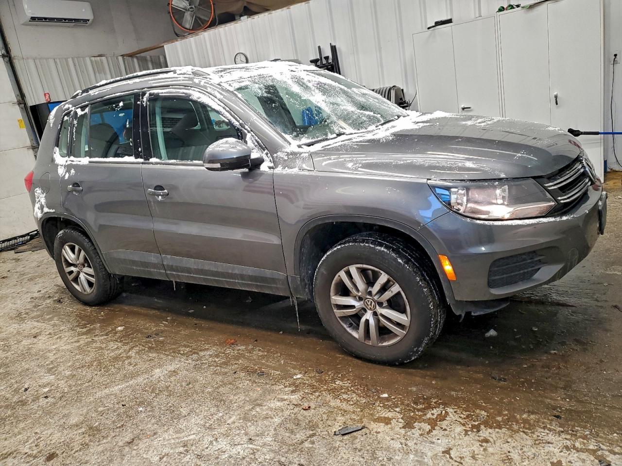 Volkswagen Tiguan S Image 7
