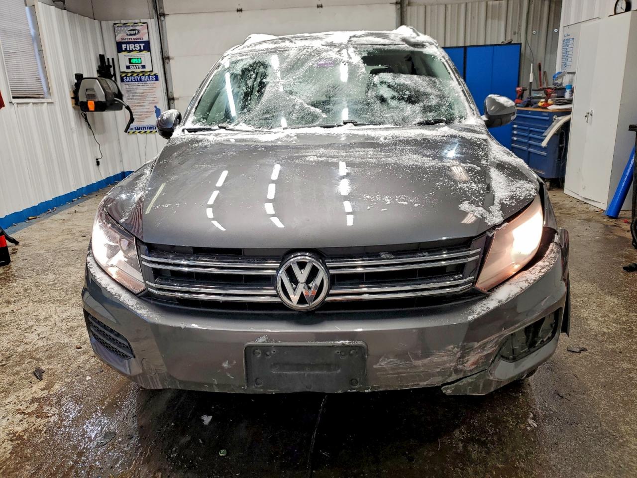 Volkswagen Tiguan S Image 4