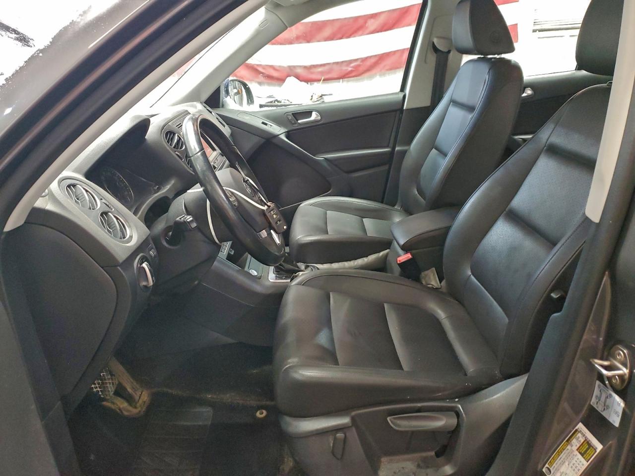 Volkswagen Tiguan S Image 9