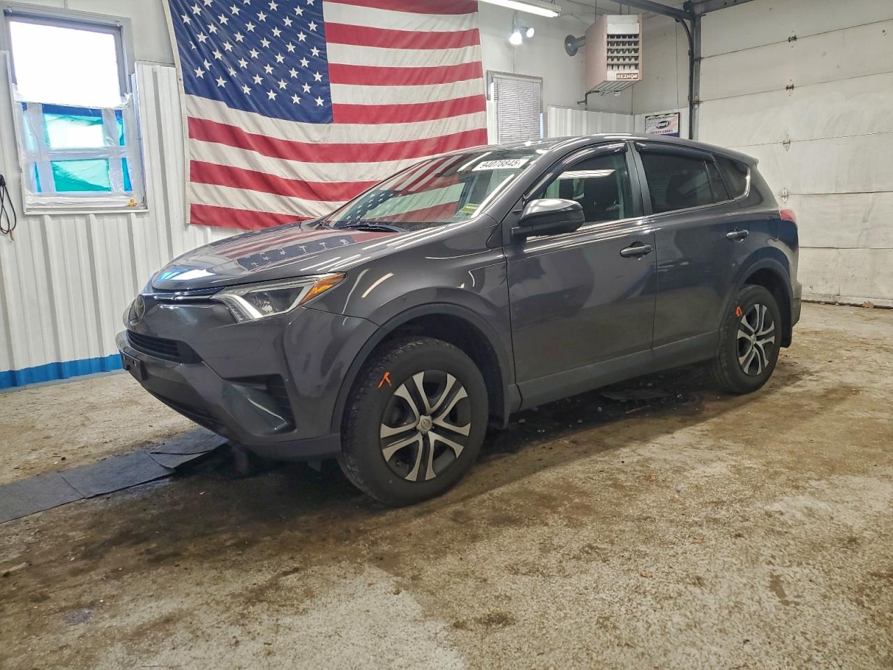 Toyota RAV4 Le Image 1