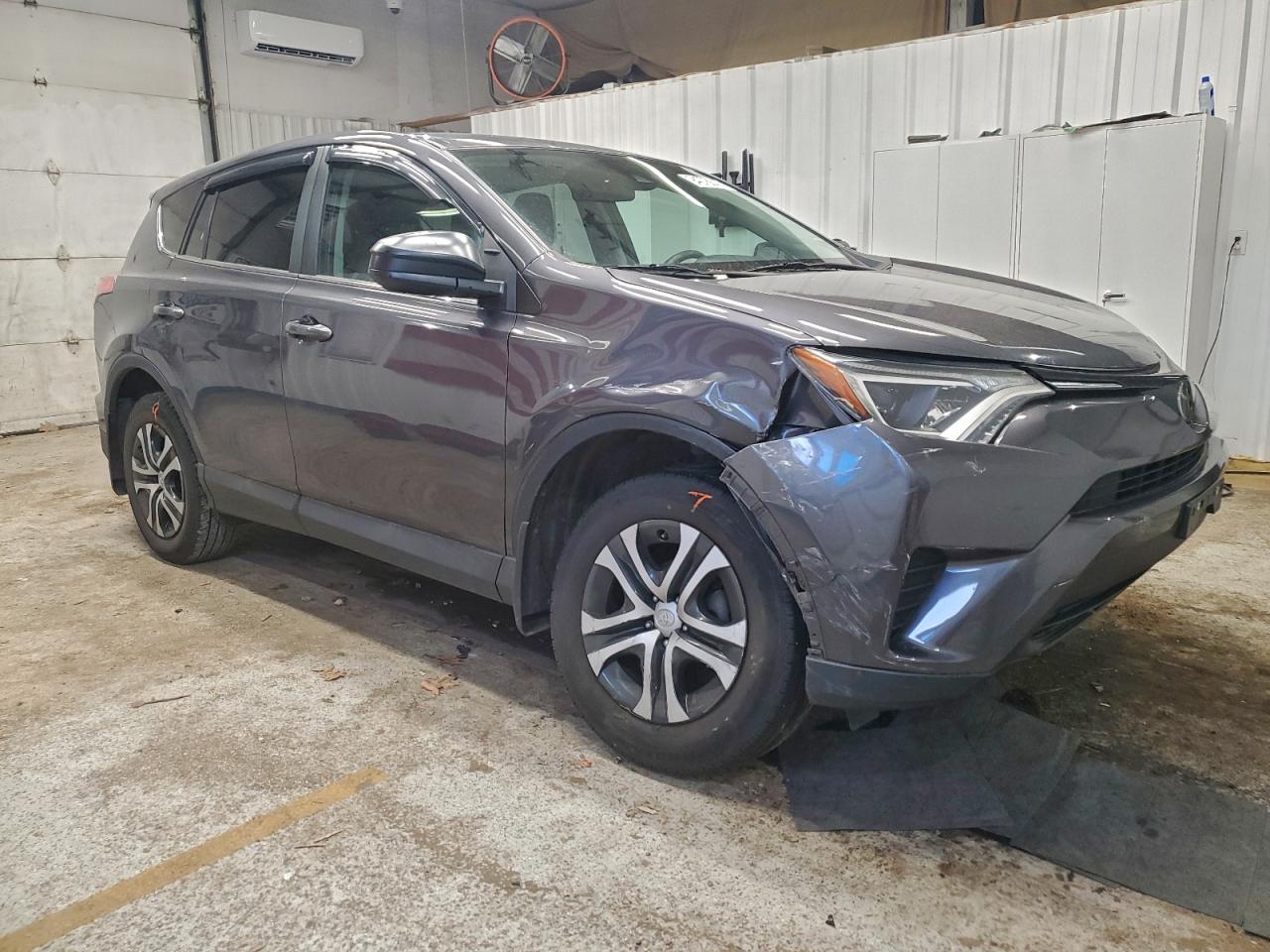 Toyota RAV4 Le Image 7