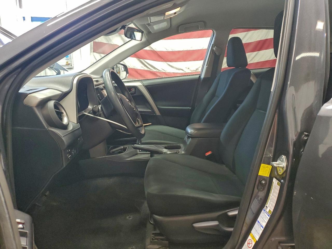 Toyota RAV4 Le Image 13