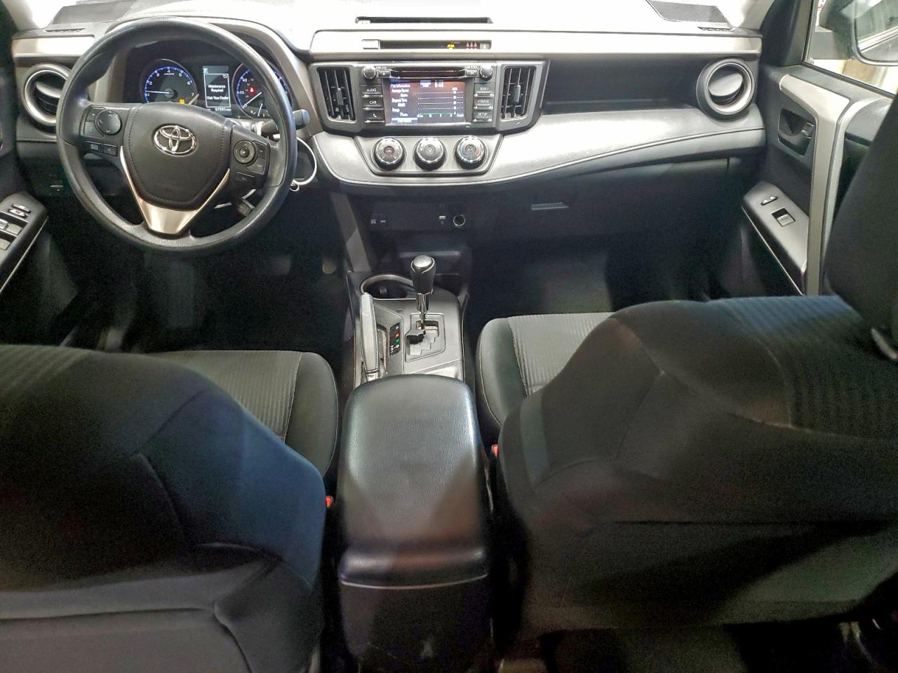 Toyota RAV4 Le Image 10