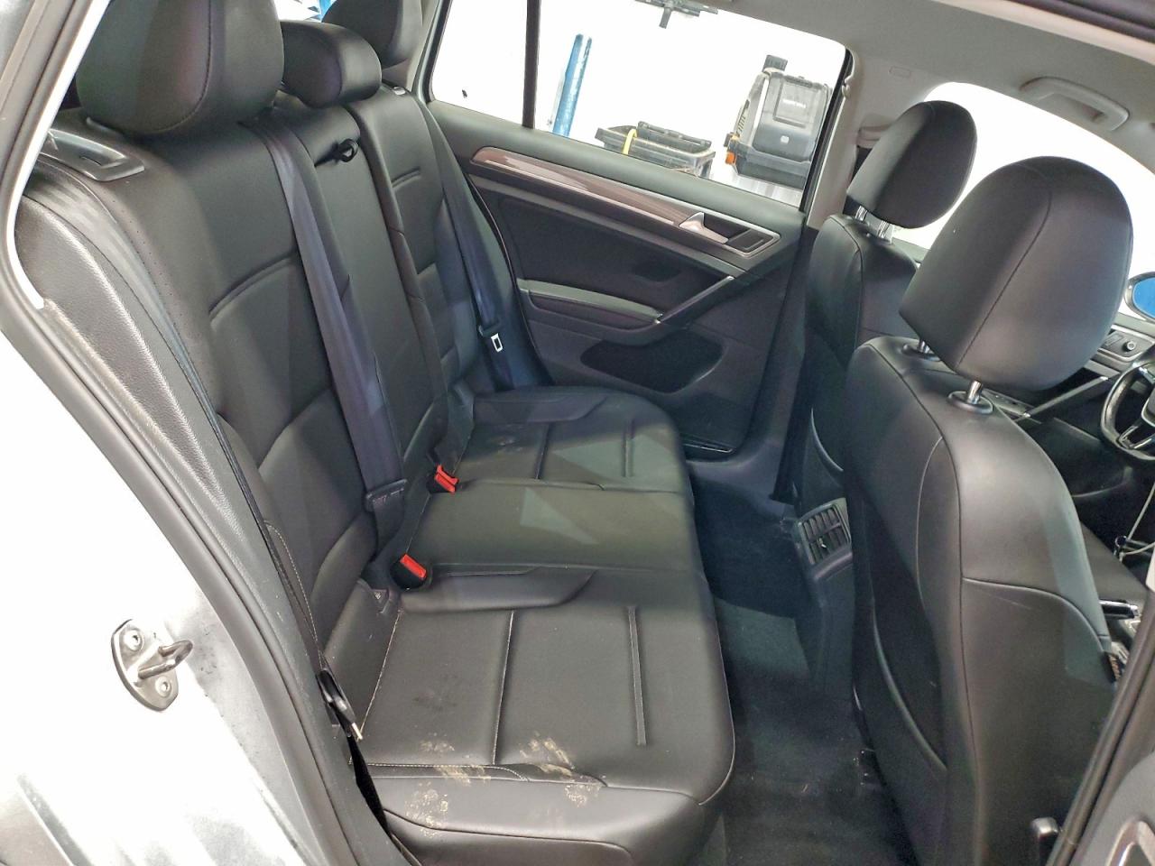 Volkswagen Golf S Image 11