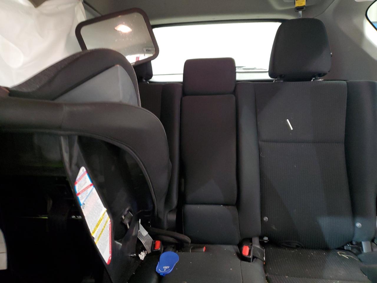 Toyota RAV4 Le Image 12