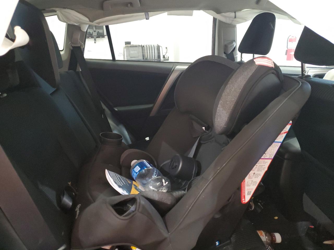 Toyota RAV4 Le Image 6