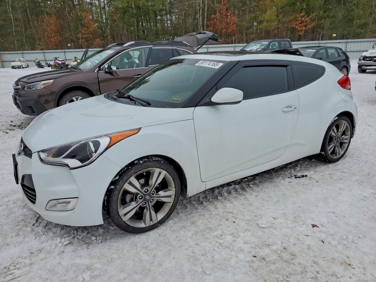Hyundai VELOSTER Image 1