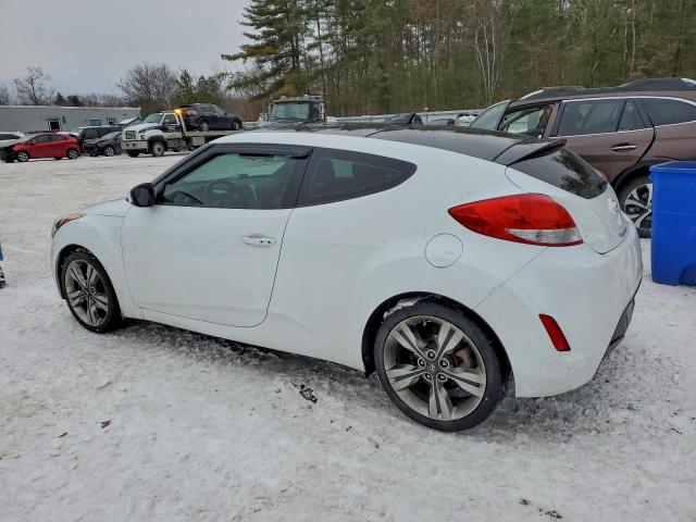 Hyundai VELOSTER Image 2