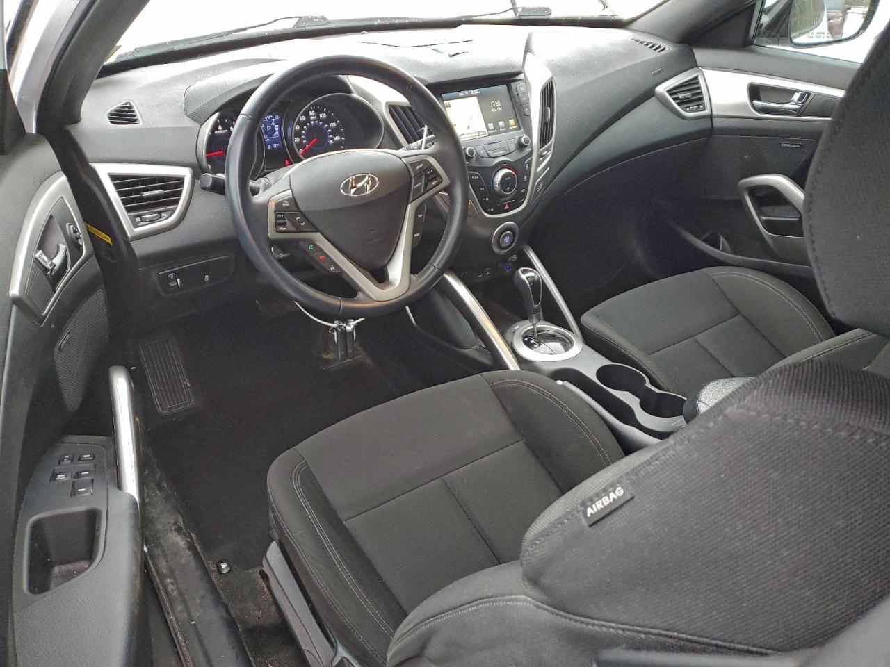 Hyundai VELOSTER Image 8