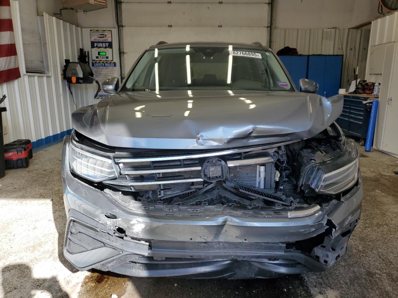 Volkswagen Tiguan S Image 6