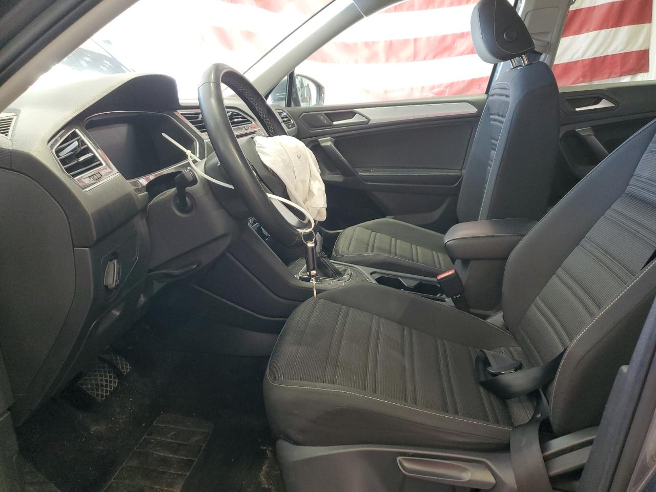 Volkswagen Tiguan S Image 8