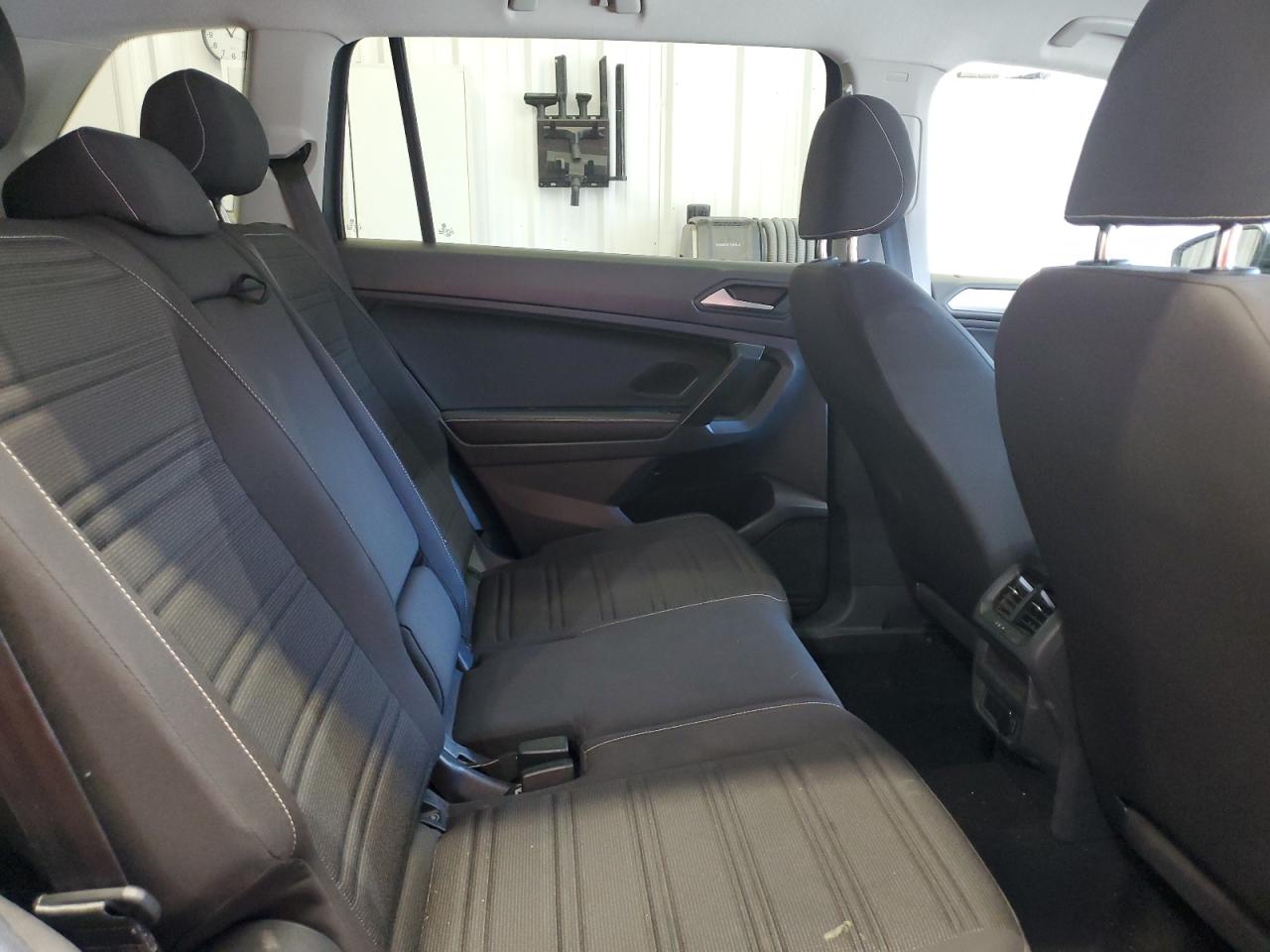 Volkswagen Tiguan S Image 10