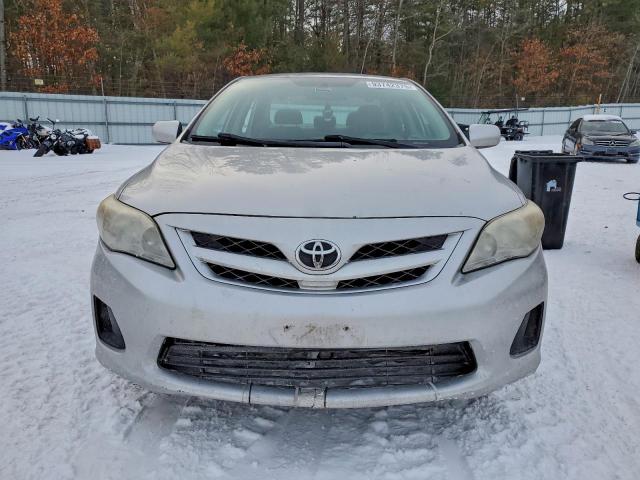 Toyota Corolla Base Image 7