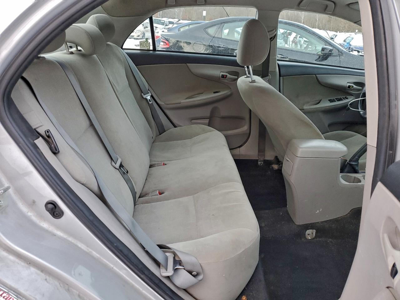 Toyota Corolla Base Image 2