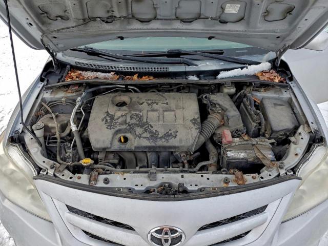 Toyota Corolla Base Image 8