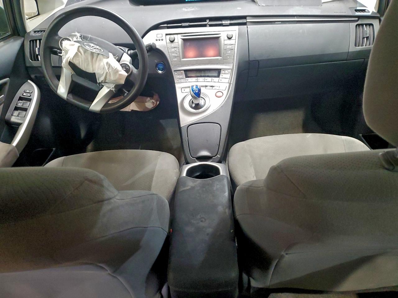 Toyota Prius Image 12