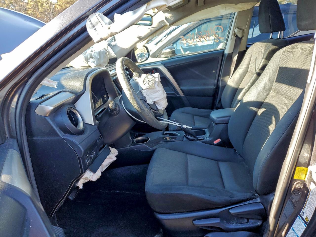 Toyota RAV4 Le Image 5