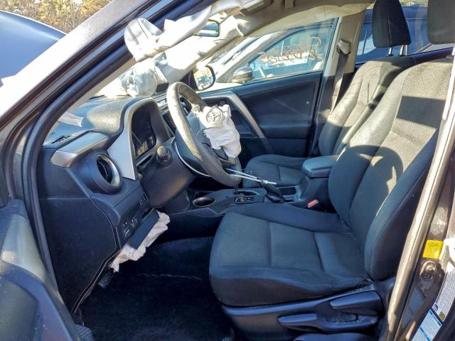 Toyota RAV4 Le Image 5