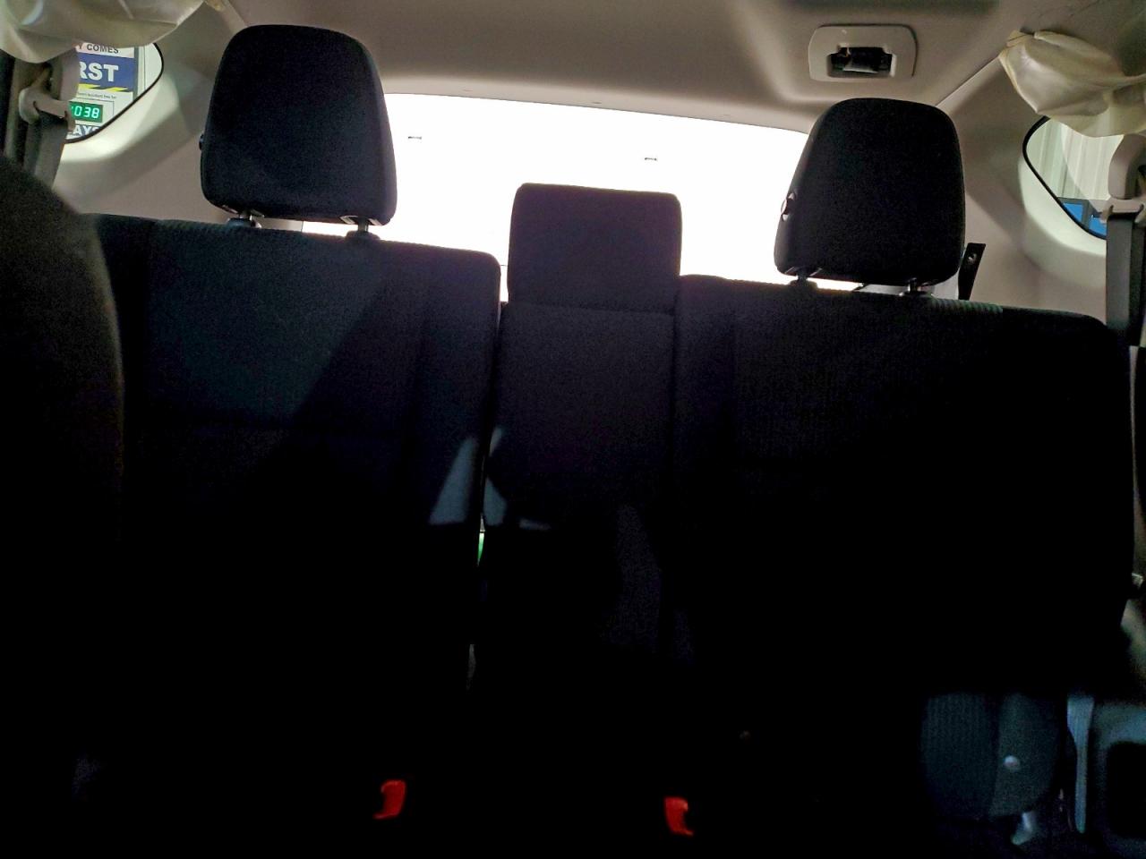 Toyota RAV4 Le Image 2