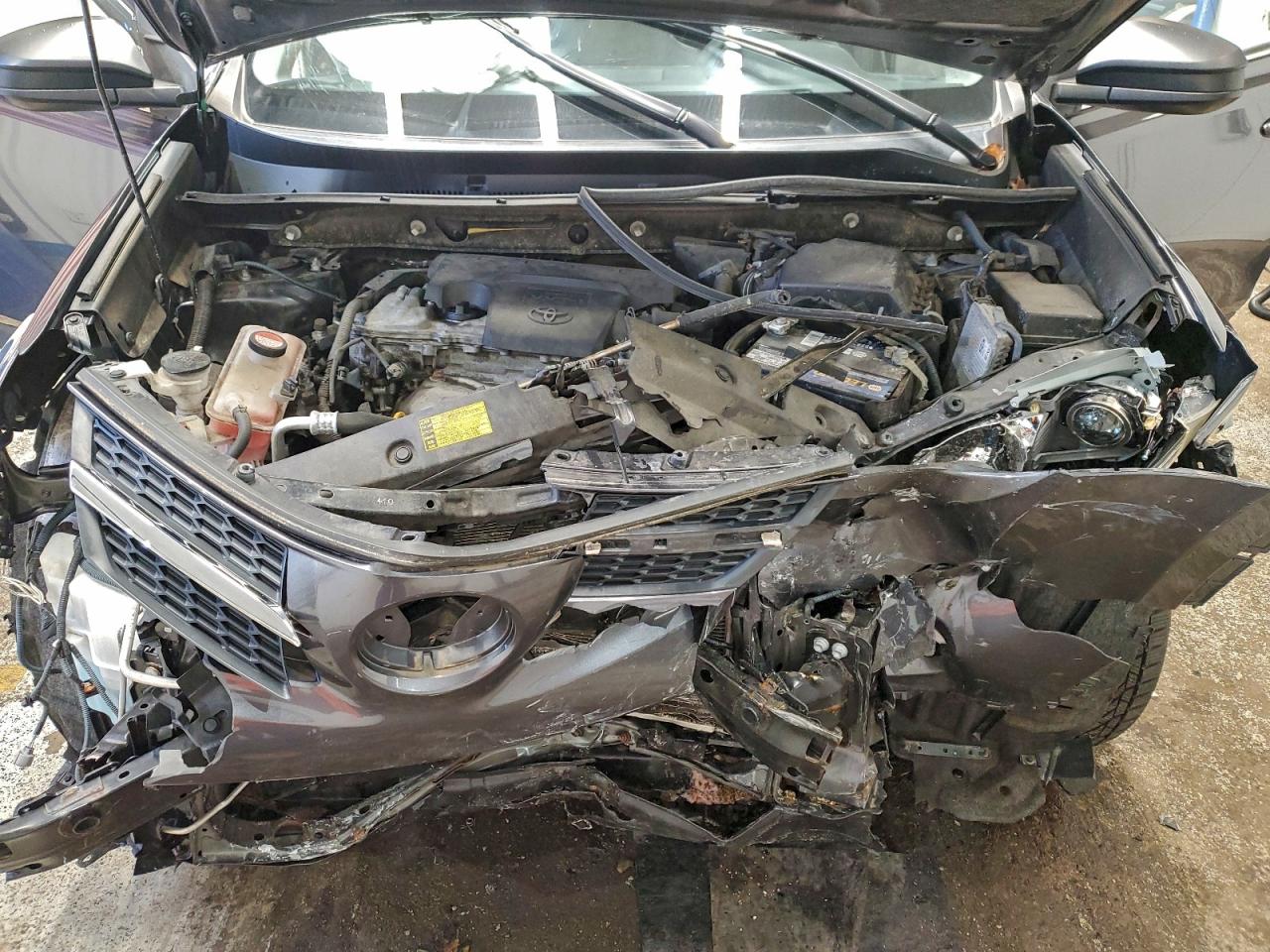 Toyota RAV4 Le Image 9