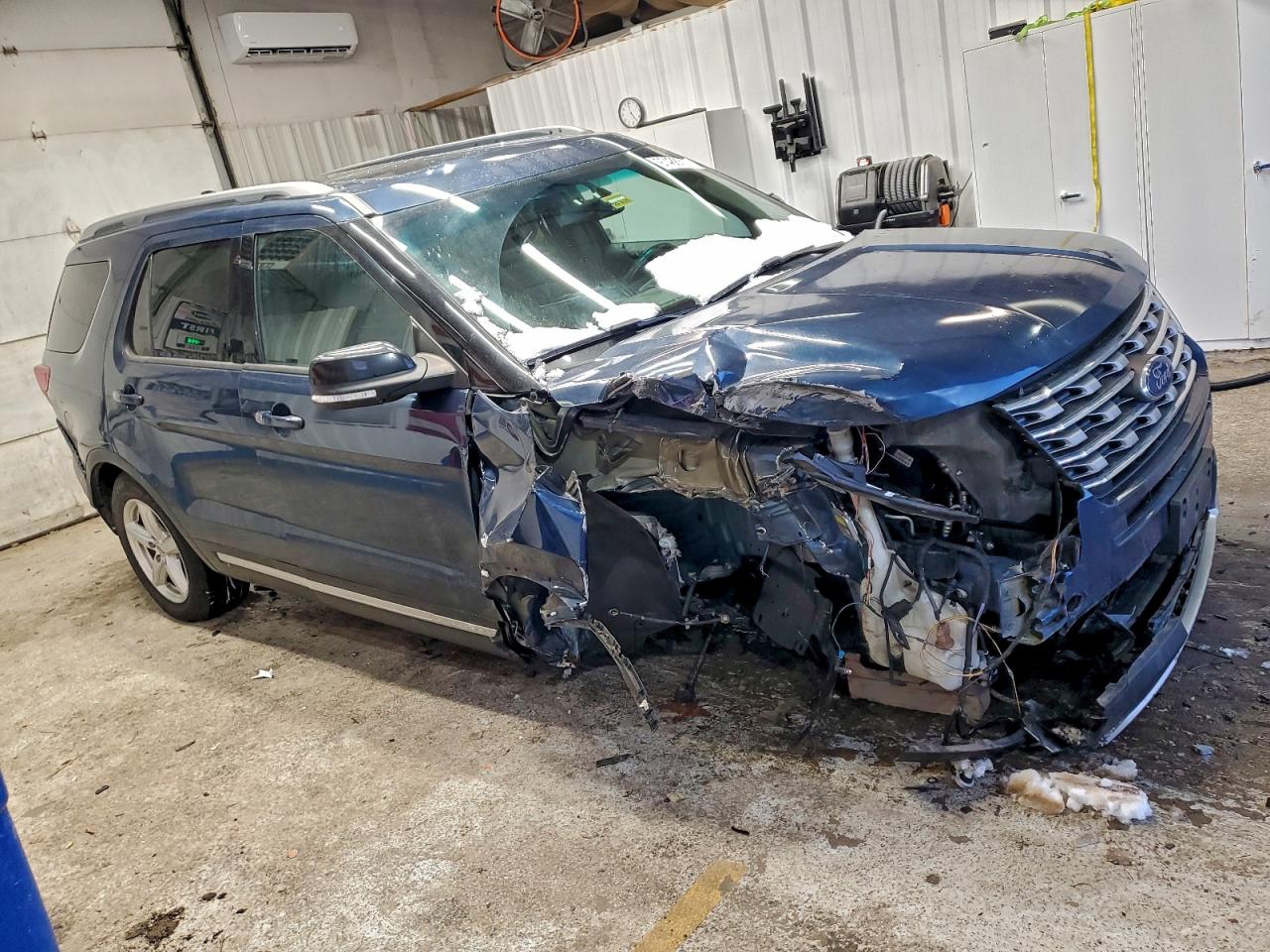 Ford Explorer Xlt Image 8