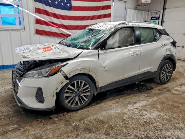  Salvage Nissan Kicks