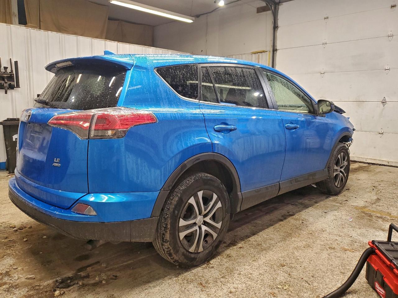 Toyota RAV4 Le Image 10