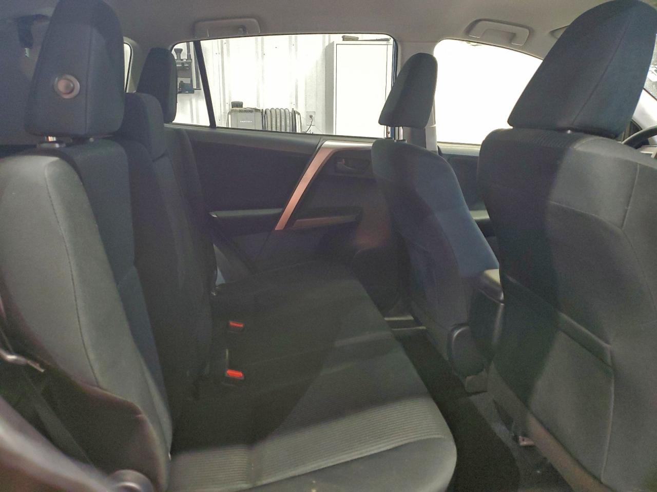 Toyota RAV4 Le Image 8