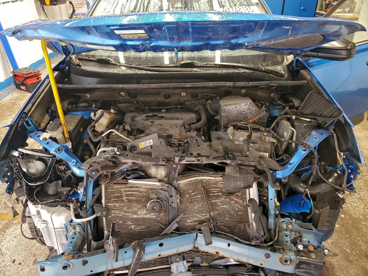 Toyota RAV4 Le Image 13