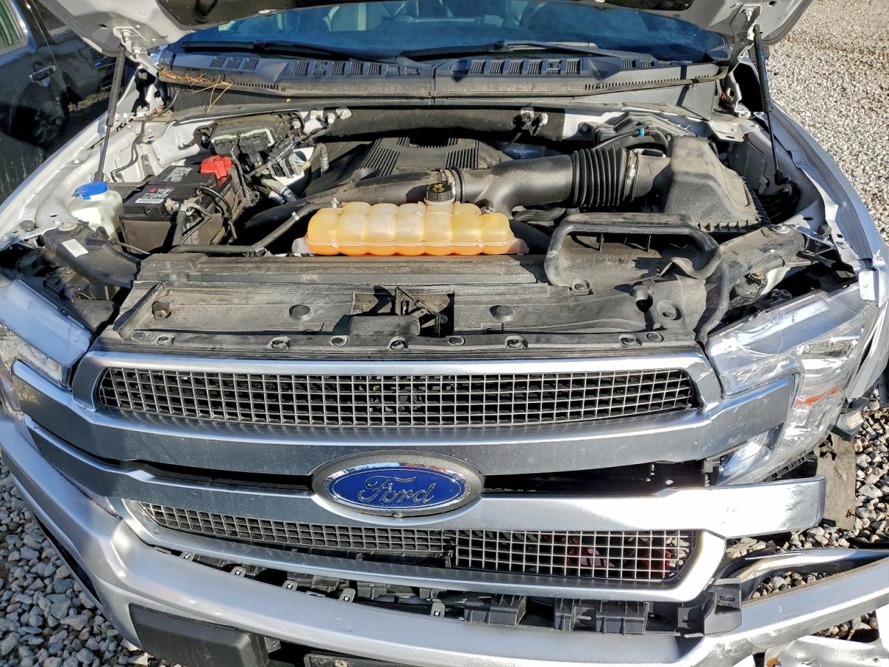 Ford F-150 Supercrew Image 11