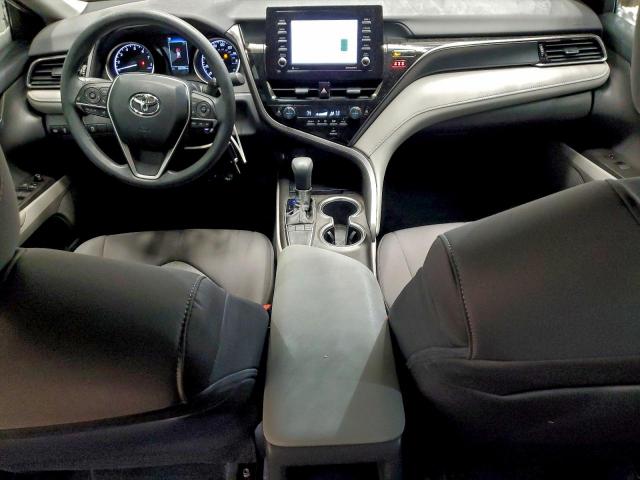 Toyota Camry Le Image 8