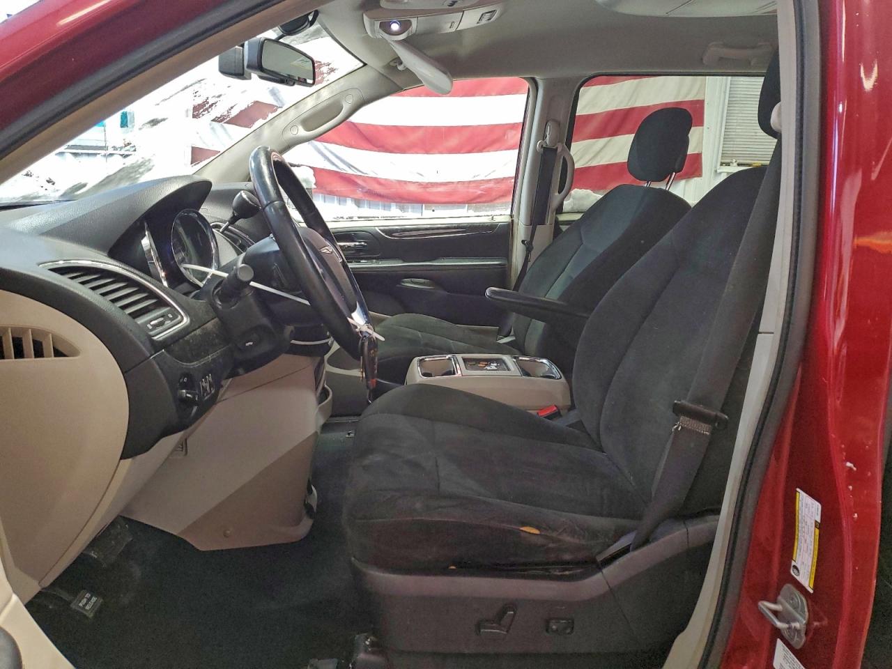 Chrysler Minivan Touring Image 8