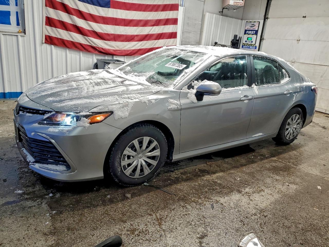 Toyota Camry Le Image 1