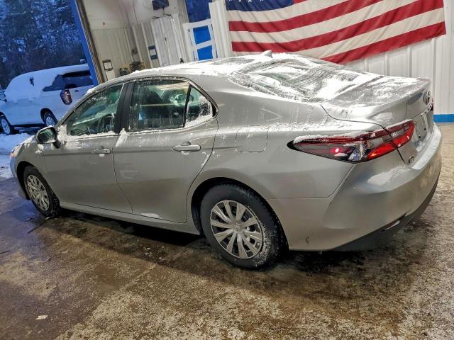 Toyota Camry Le Image 9