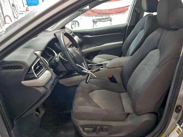 Toyota Camry Le Image 11