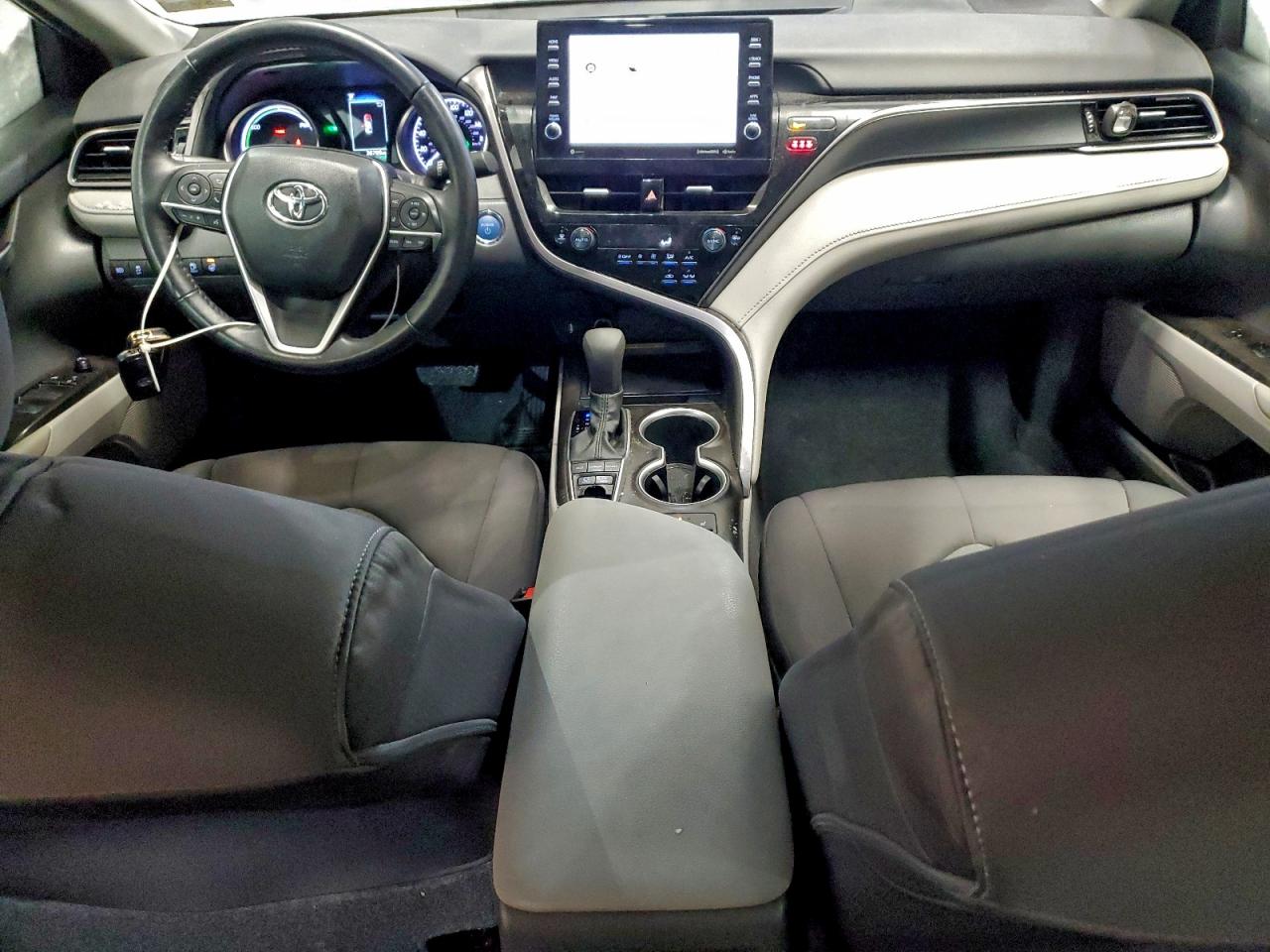 Toyota Camry Le Image 3