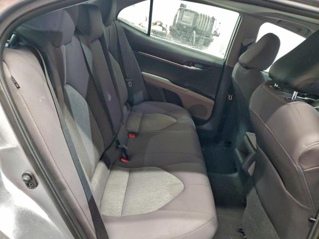 Toyota Camry Le Image 2