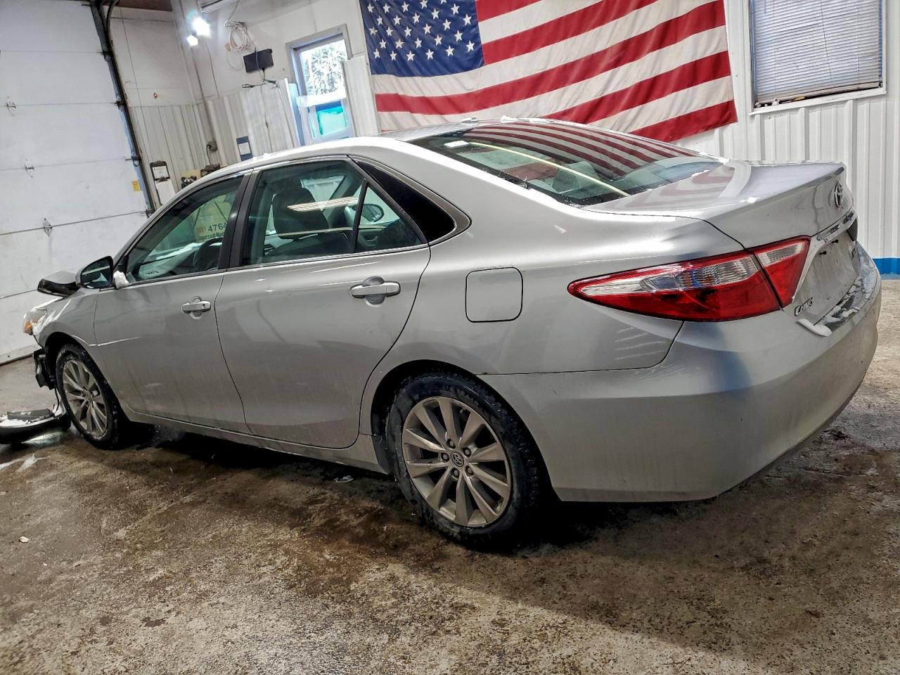 Toyota Camry Le Image 2